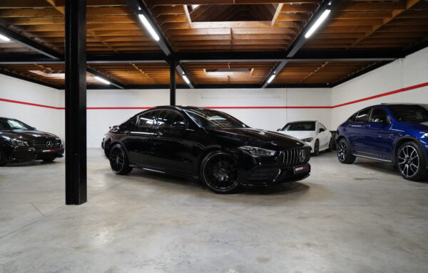 MERCEDES CLA 180 AMG-LINE FULL BLACK